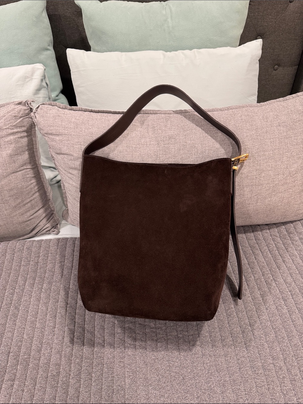 Madewell The Essential Bucket Tote in Dark Carob genuine suede leather - Picture 4 of 12